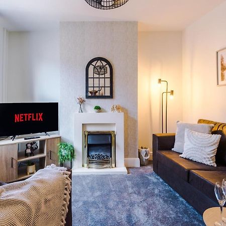 Bright 2-Bed Cottage In Chester By 53 Degrees Property, Ideal For Couples & Small Groups, City Centre - Sleeps 6 Exteriör bild