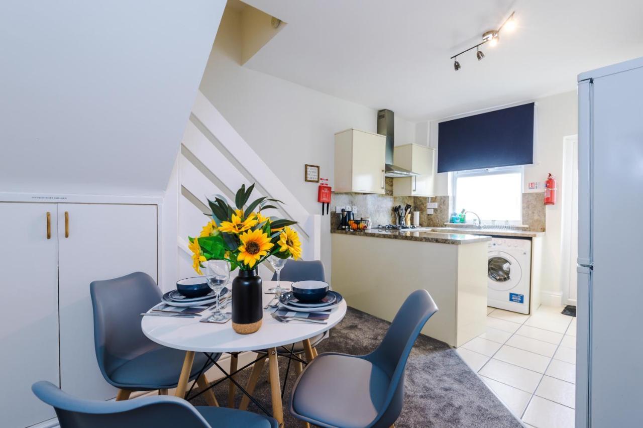 Bright 2-Bed Cottage In Chester By 53 Degrees Property, Ideal For Couples & Small Groups, City Centre - Sleeps 6 Exteriör bild