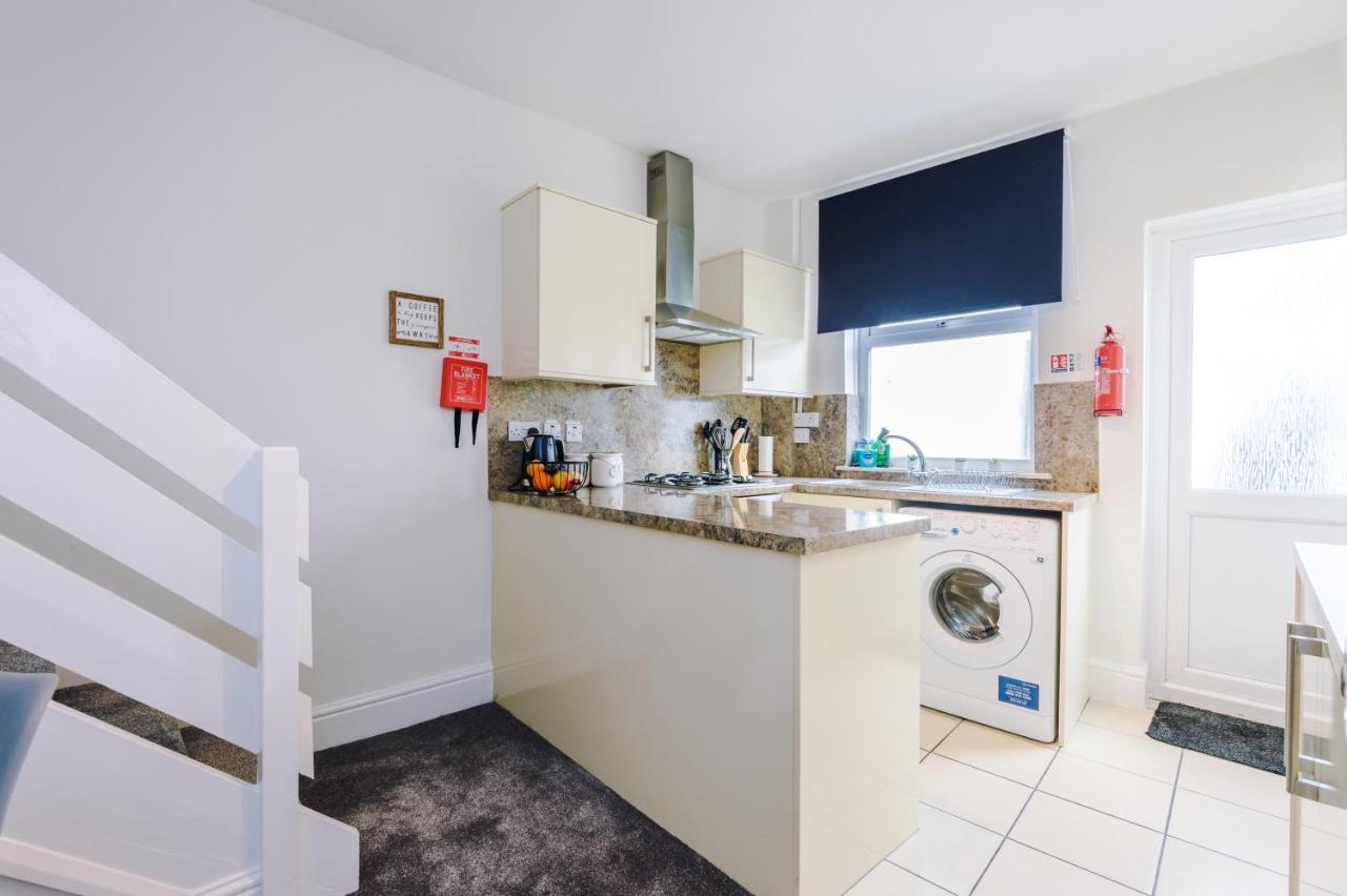 Bright 2-Bed Cottage In Chester By 53 Degrees Property, Ideal For Couples & Small Groups, City Centre - Sleeps 6 Exteriör bild
