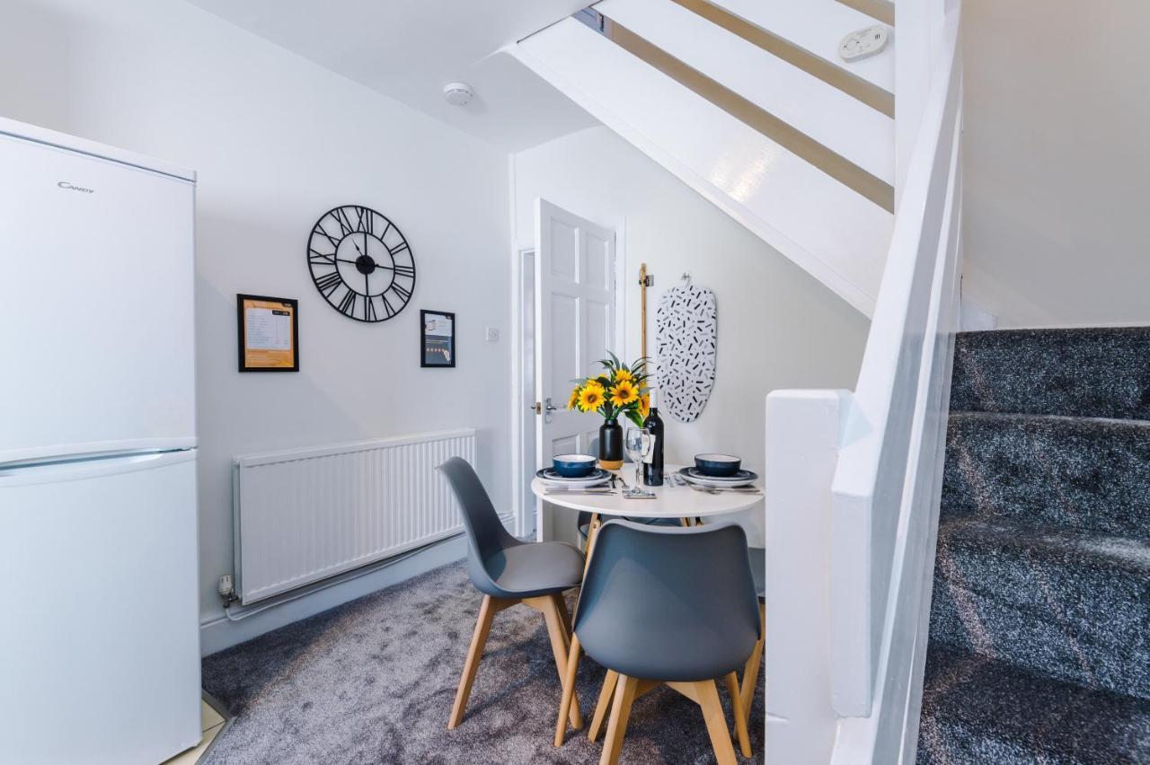 Bright 2-Bed Cottage In Chester By 53 Degrees Property, Ideal For Couples & Small Groups, City Centre - Sleeps 6 Exteriör bild