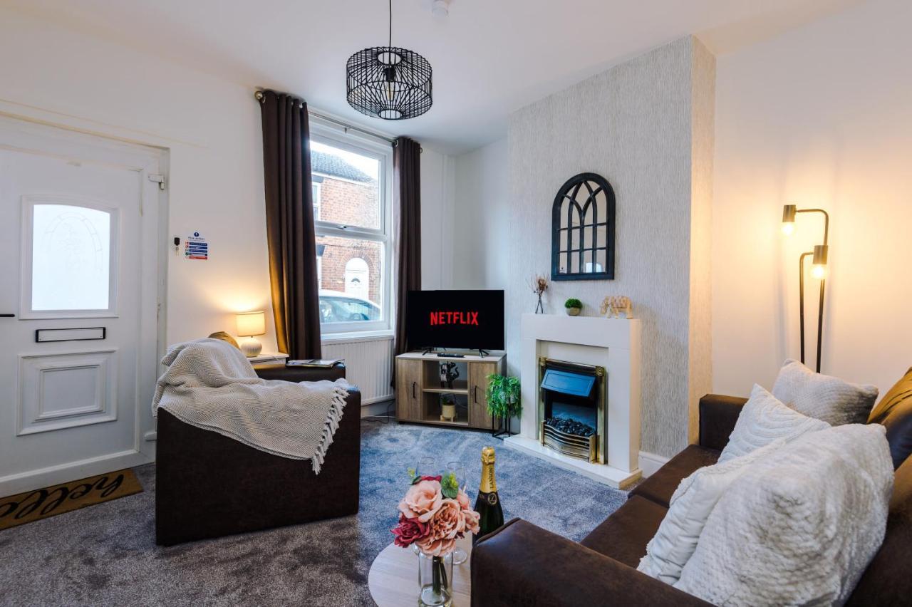 Bright 2-Bed Cottage In Chester By 53 Degrees Property, Ideal For Couples & Small Groups, City Centre - Sleeps 6 Exteriör bild