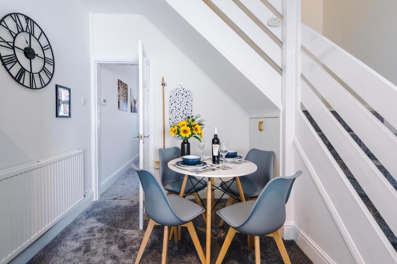 Bright 2-Bed Cottage In Chester By 53 Degrees Property, Ideal For Couples & Small Groups, City Centre - Sleeps 6 Exteriör bild