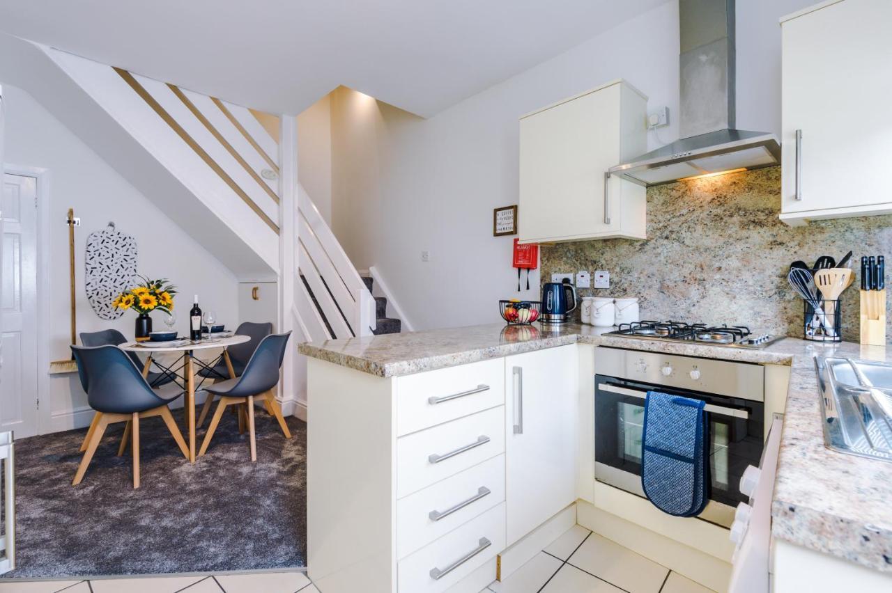 Bright 2-Bed Cottage In Chester By 53 Degrees Property, Ideal For Couples & Small Groups, City Centre - Sleeps 6 Exteriör bild