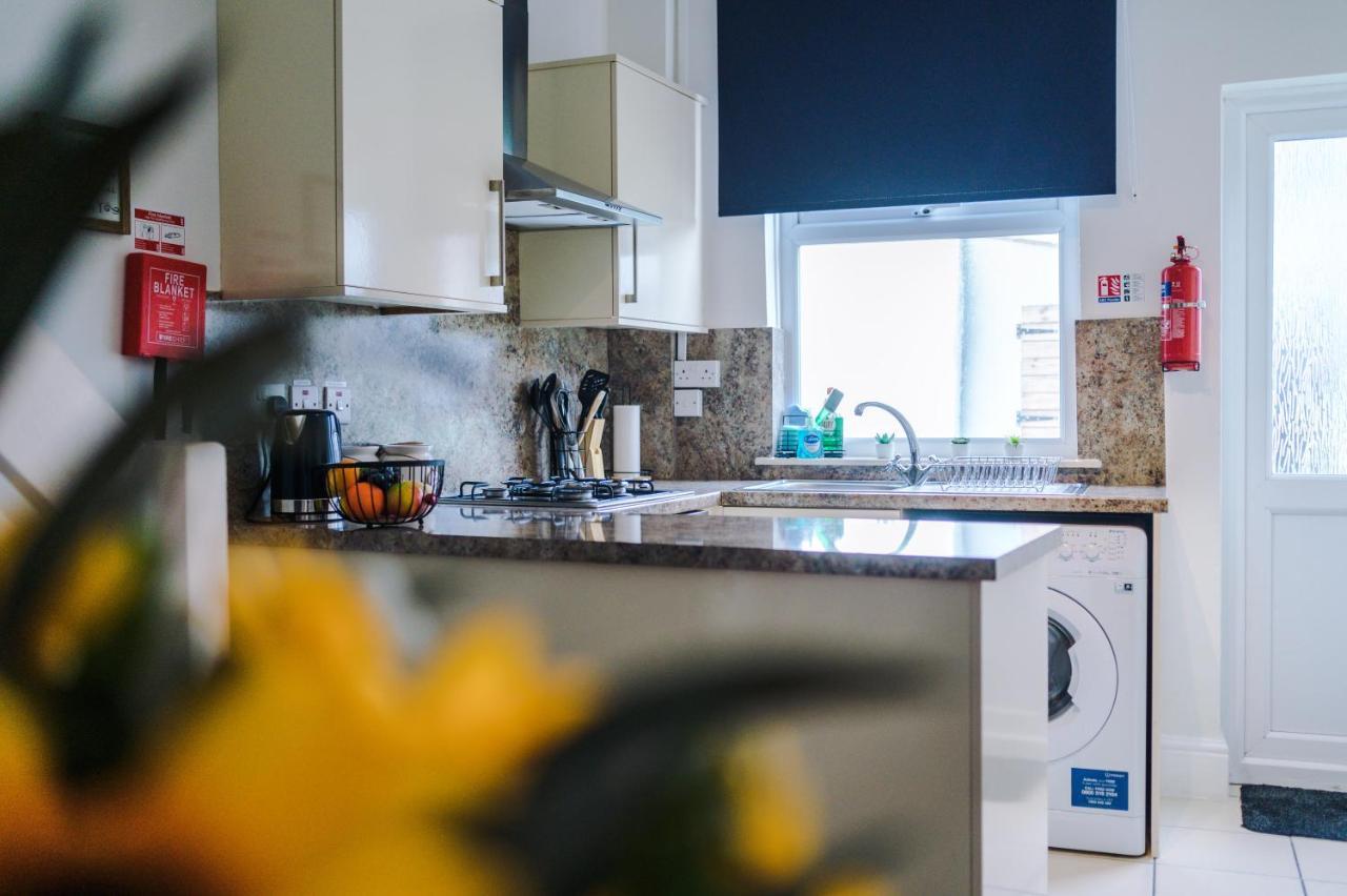 Bright 2-Bed Cottage In Chester By 53 Degrees Property, Ideal For Couples & Small Groups, City Centre - Sleeps 6 Exteriör bild